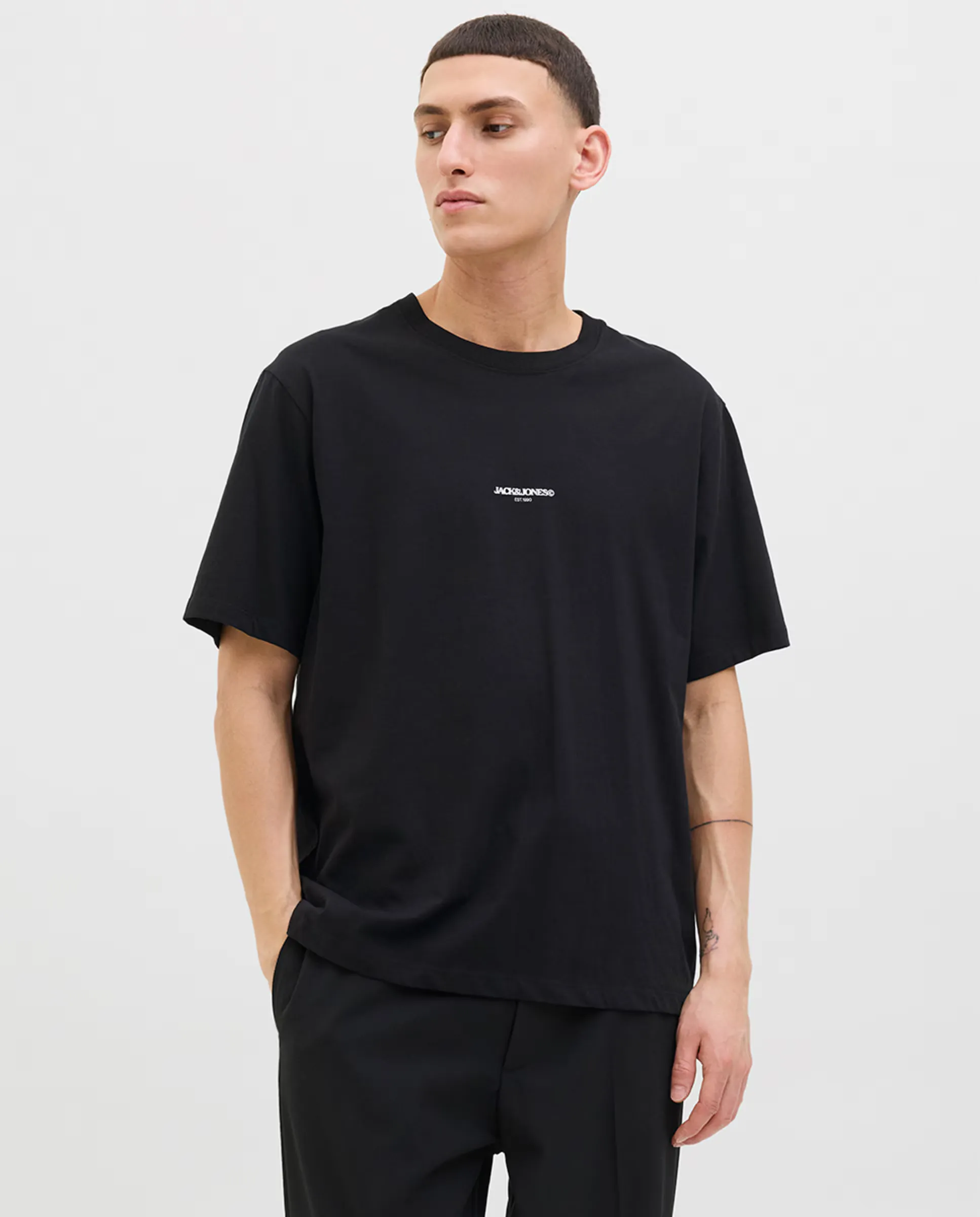 

Мужская футболка с коротким рукавом и принтом на спине Jack & Jones, черный