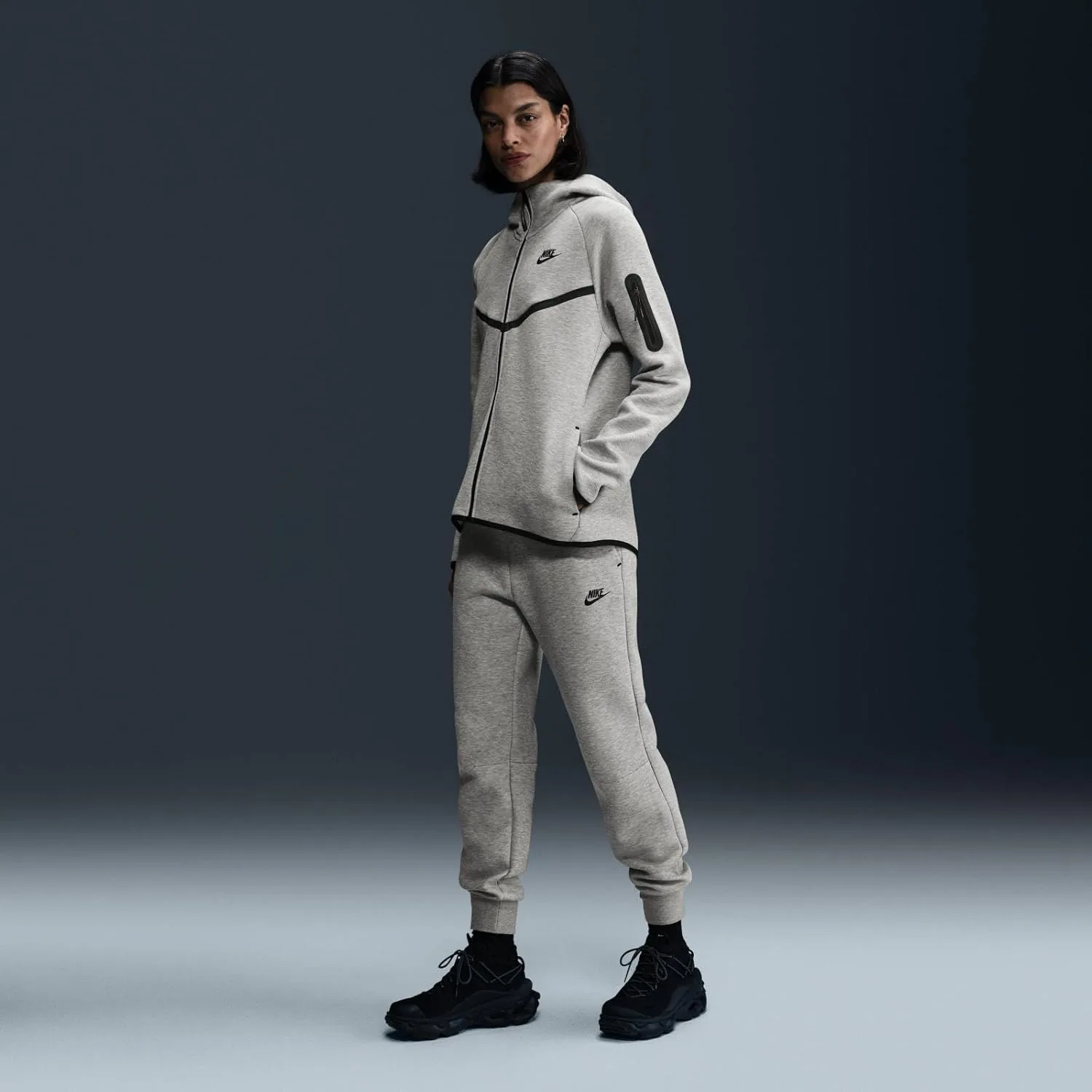 Nike - Tech Fleece Mid-Rise 2, женские спортивные брюки, серый/черный — фото 2