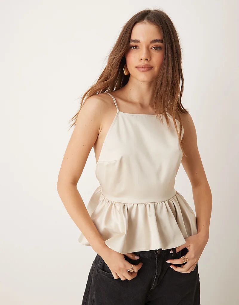 

Топ с баской из атласа в кремовом цвете ASOS DESIGN