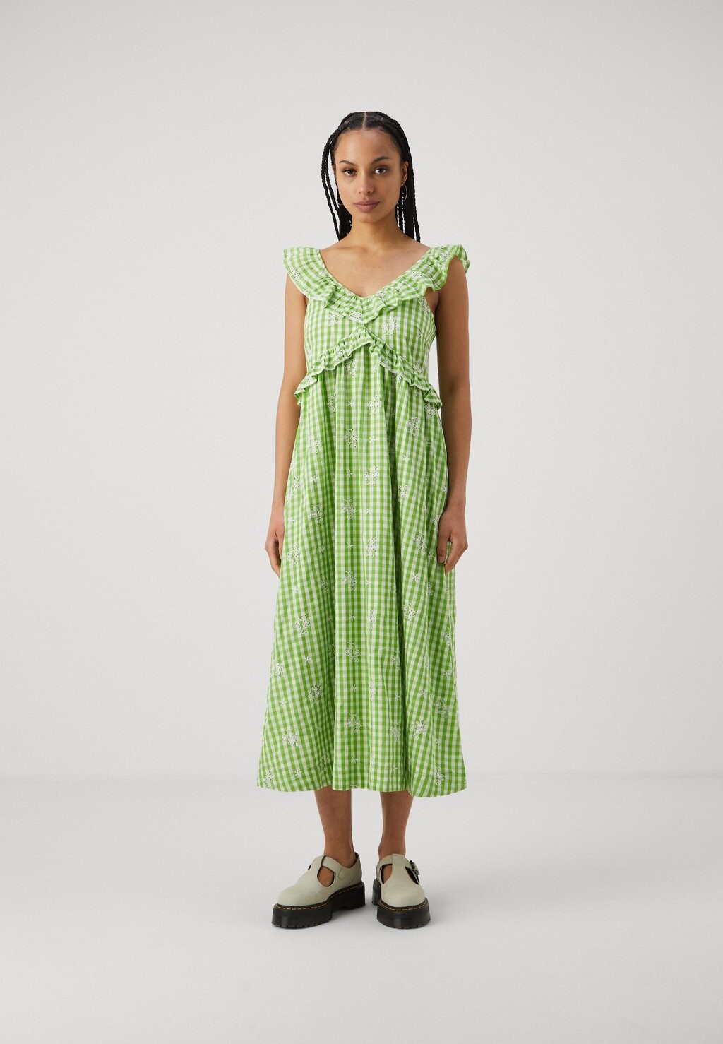 

Летнее платье Yastwila Dress YAS, попугайно-зеленый/звездно-белый