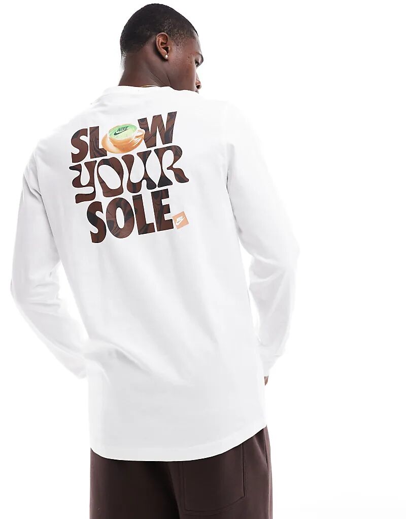 

Футболка с длинными рукавами и принтом «slow your sole» белого цвета Nike