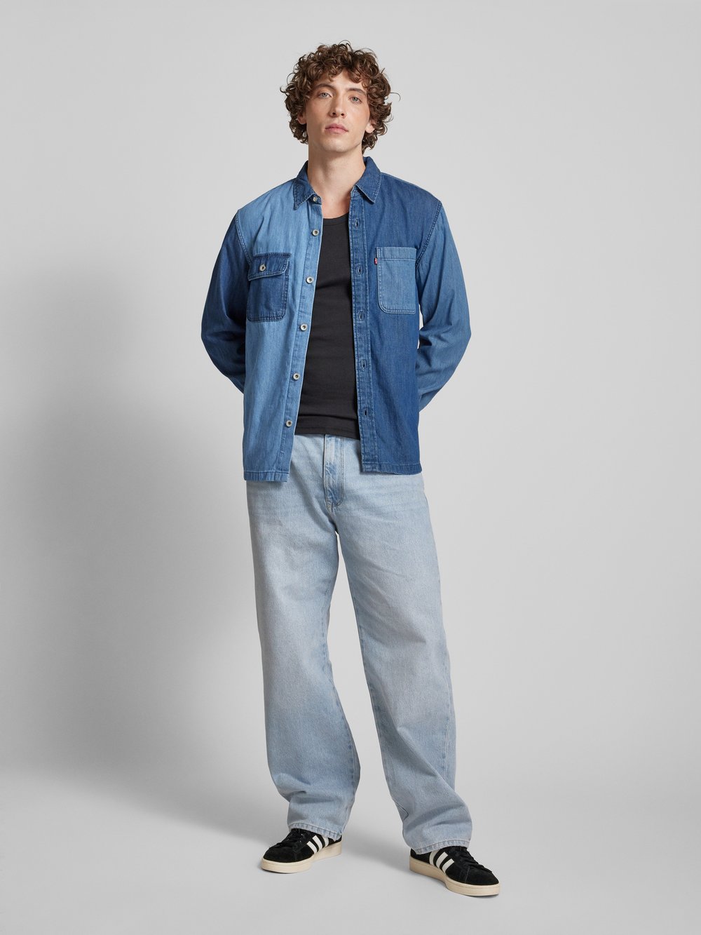 

Рубашка джинсовая классического кроя с нагрудными карманами Levi's
