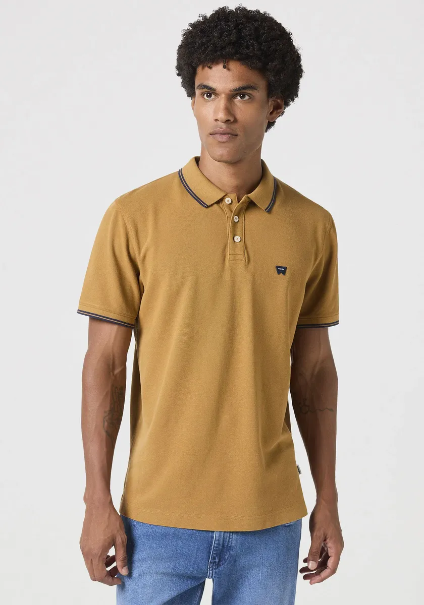 

Рубашка-поло Wrangler "POLO SHIRT" с вышитым логотипом на груди, цвет Dijon