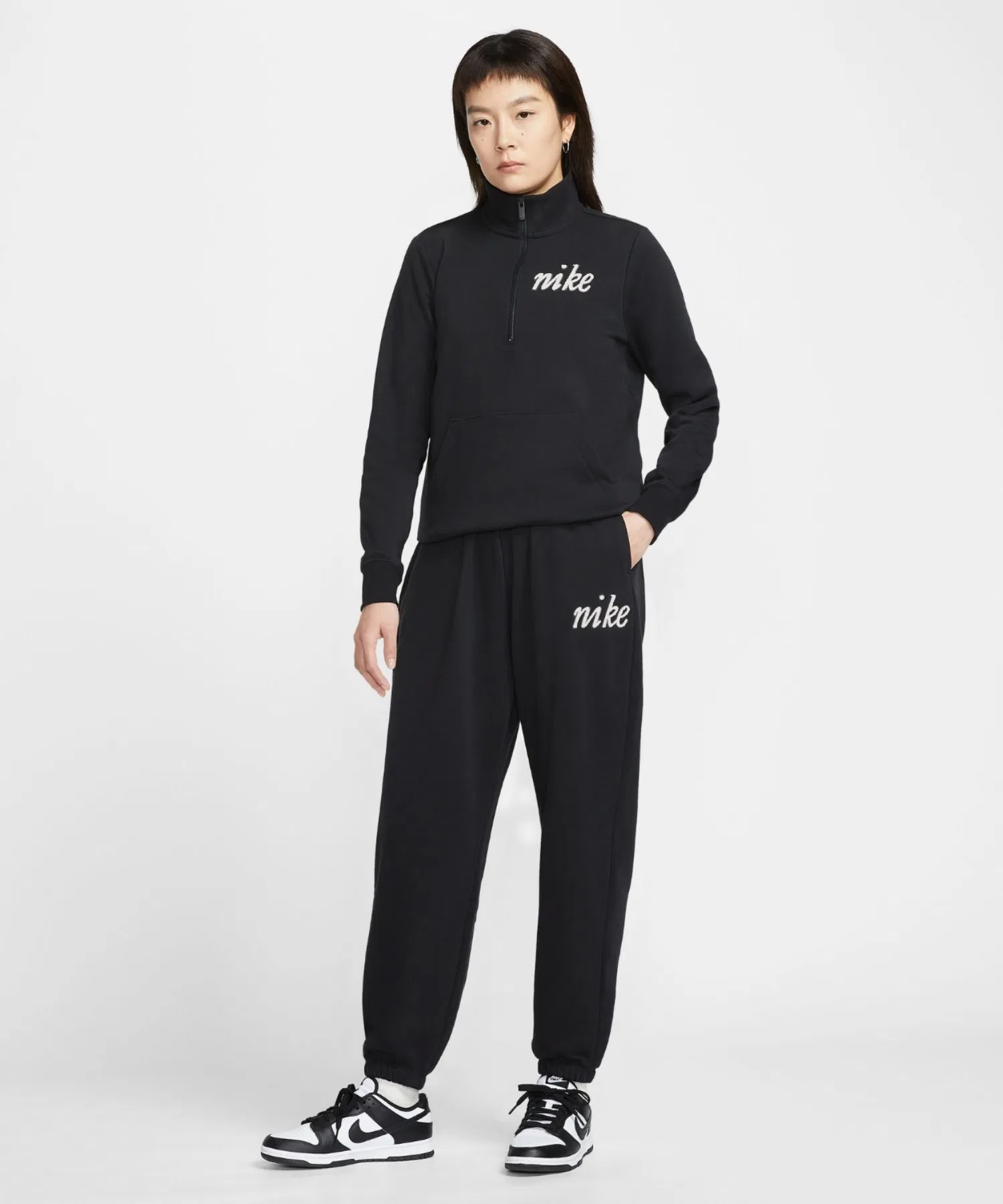 Женские спортивные брюки Nike Sportswear Club Fleece средней посадки, свободного кроя, IQ3741-010, черные. — фото 2