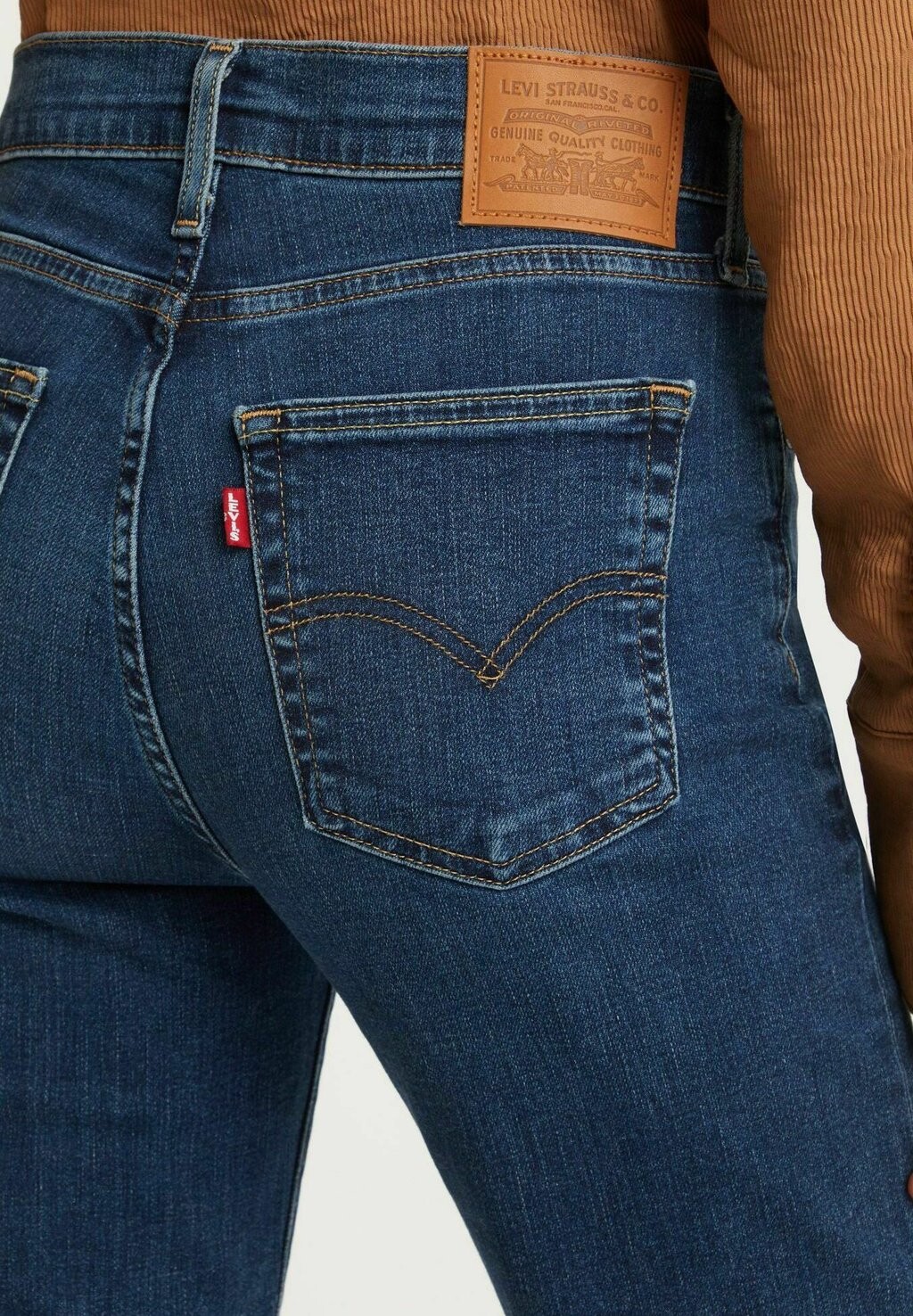 Джинсы облегающего кроя темно-синего цвета цвета индиго Levi's — фото 3