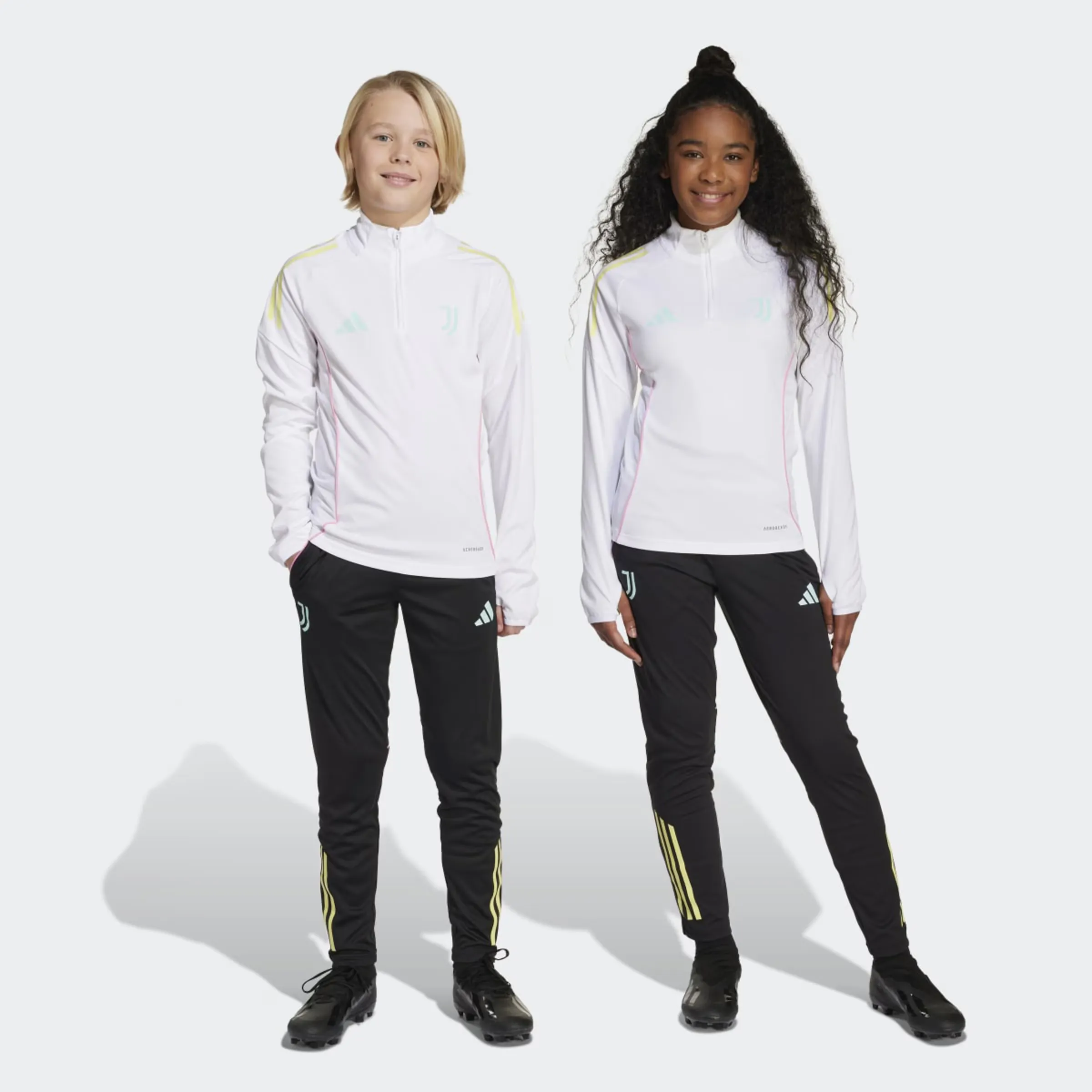 

Детские брюки Juventus FC 2025-2026 Tiro 25 Competition adidas, черный