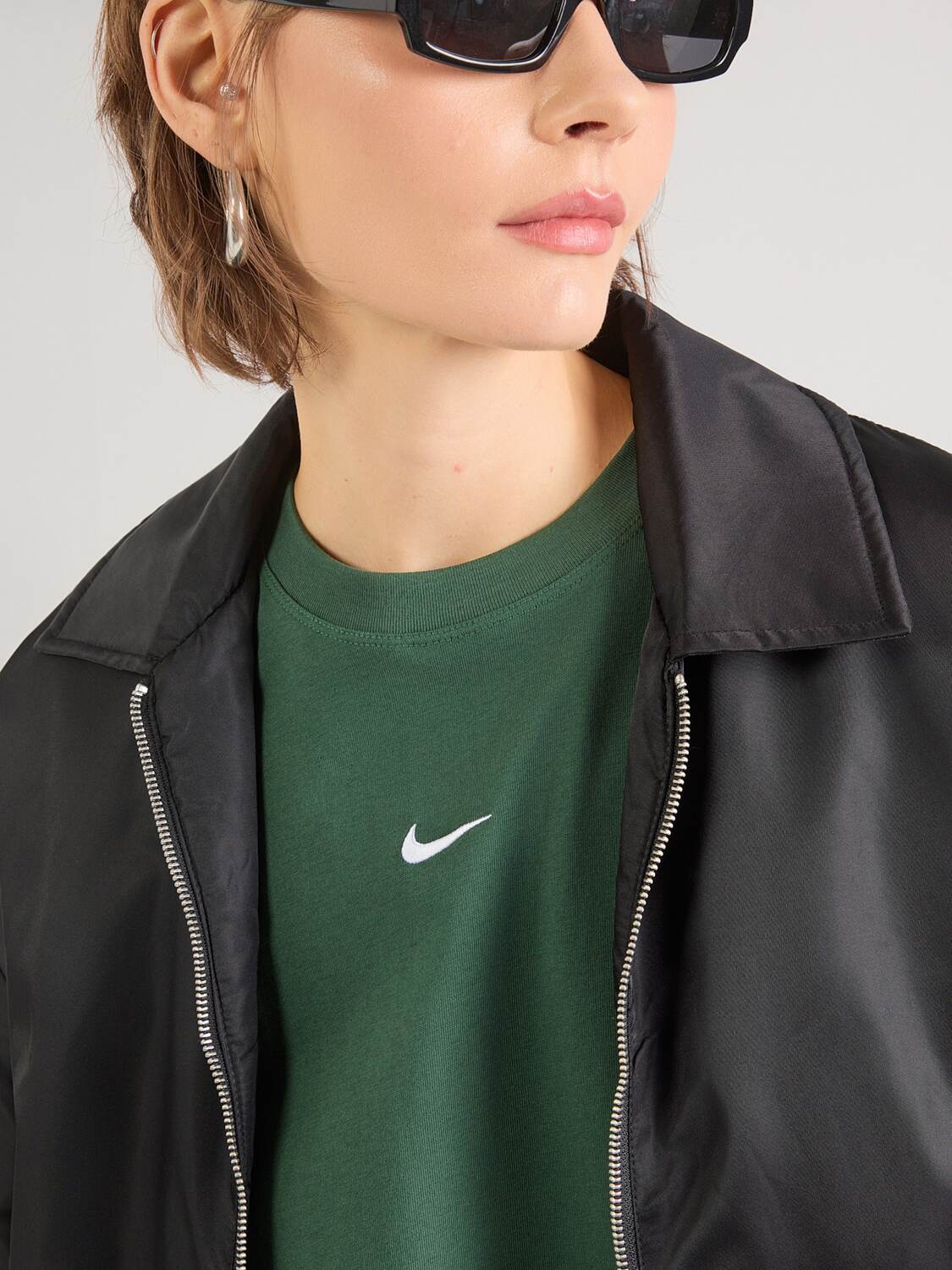 Nike Sportswear Футболка 'CLASSIC' в цвете Fir — фото 2