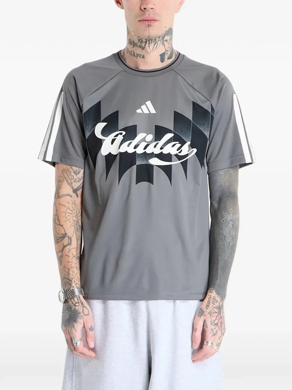 Футболка с полосатым логотипом Adidas, серый