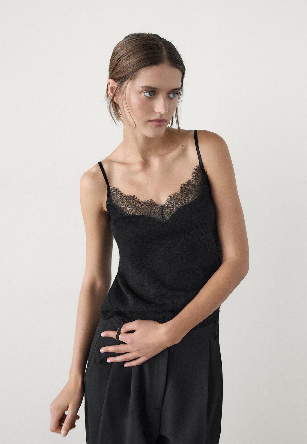 

Топ TRIMMED CAMISOLE Massimo Dutti, черный