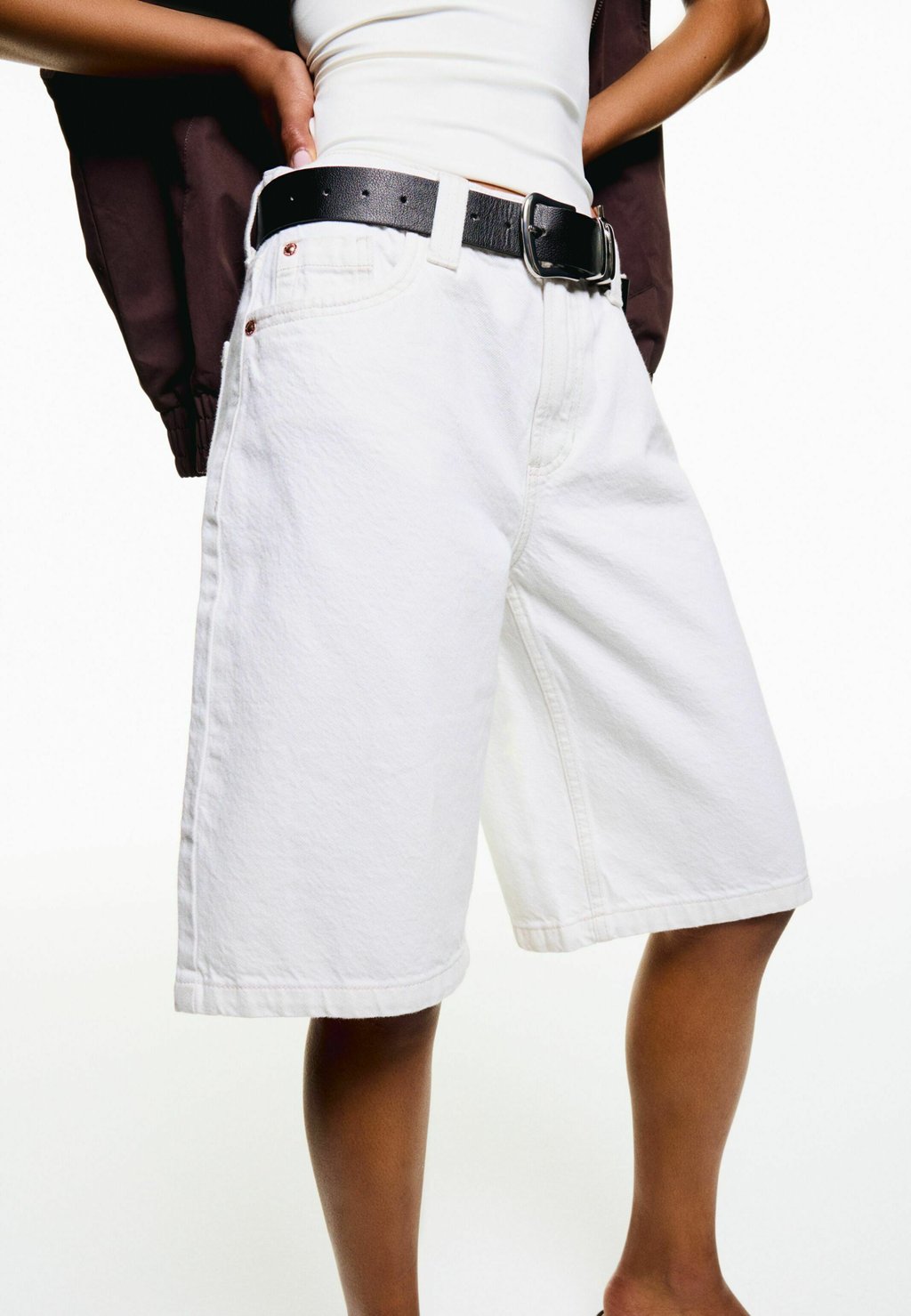 

Джинсовые шорты BAGGY Bershka, белый