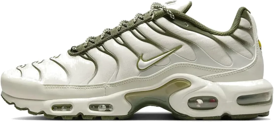 

Мужские кроссовки Nike Air Max Plus (FB9722-300, Cargo Khaki/Phantom/Black), нейтральный оливковый
