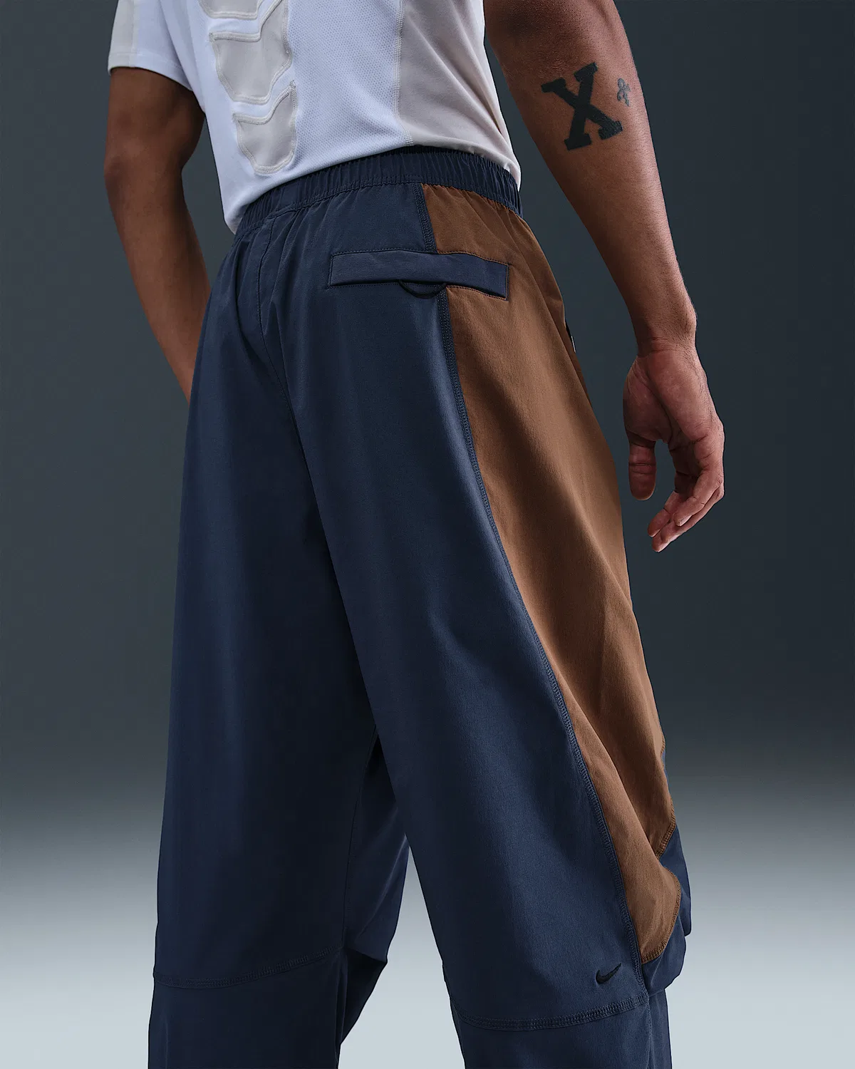 Мужские Oversized штаны Nike Tech Dri-FIT Woven Color-Block, Thunder Blue/Mosswood Brown/Black — фото 3