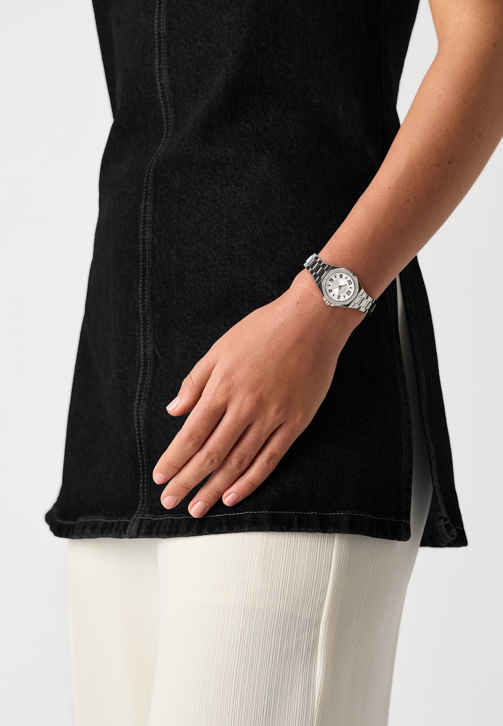 

Часы CONTESSA Guess, серебряный