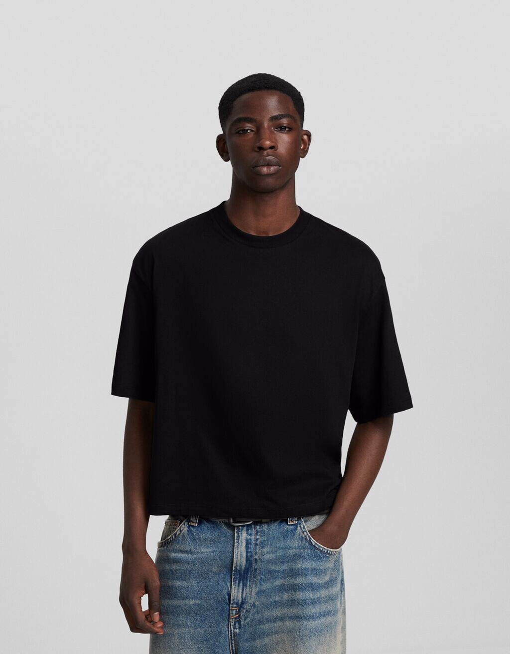 

Футболка квадратного кроя и короткими рукавами Bershka, черный