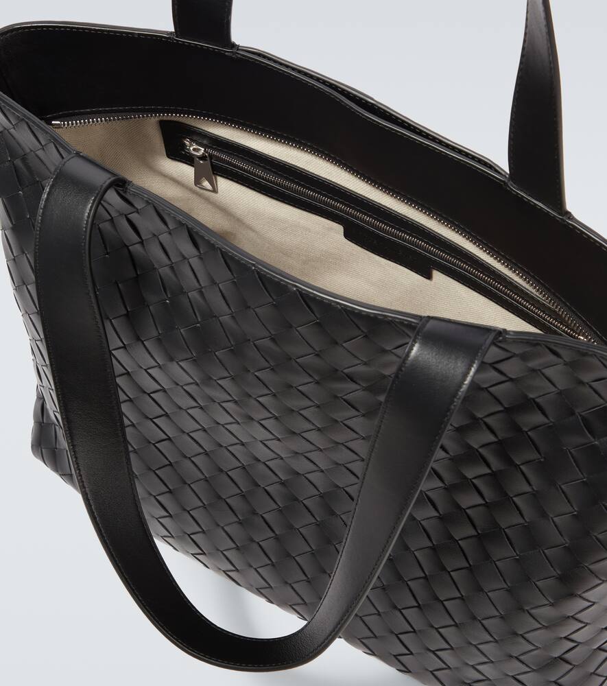 Сумка-тоут Intrecciato из кожи небольшого размера Bottega Veneta, Black — фото 4