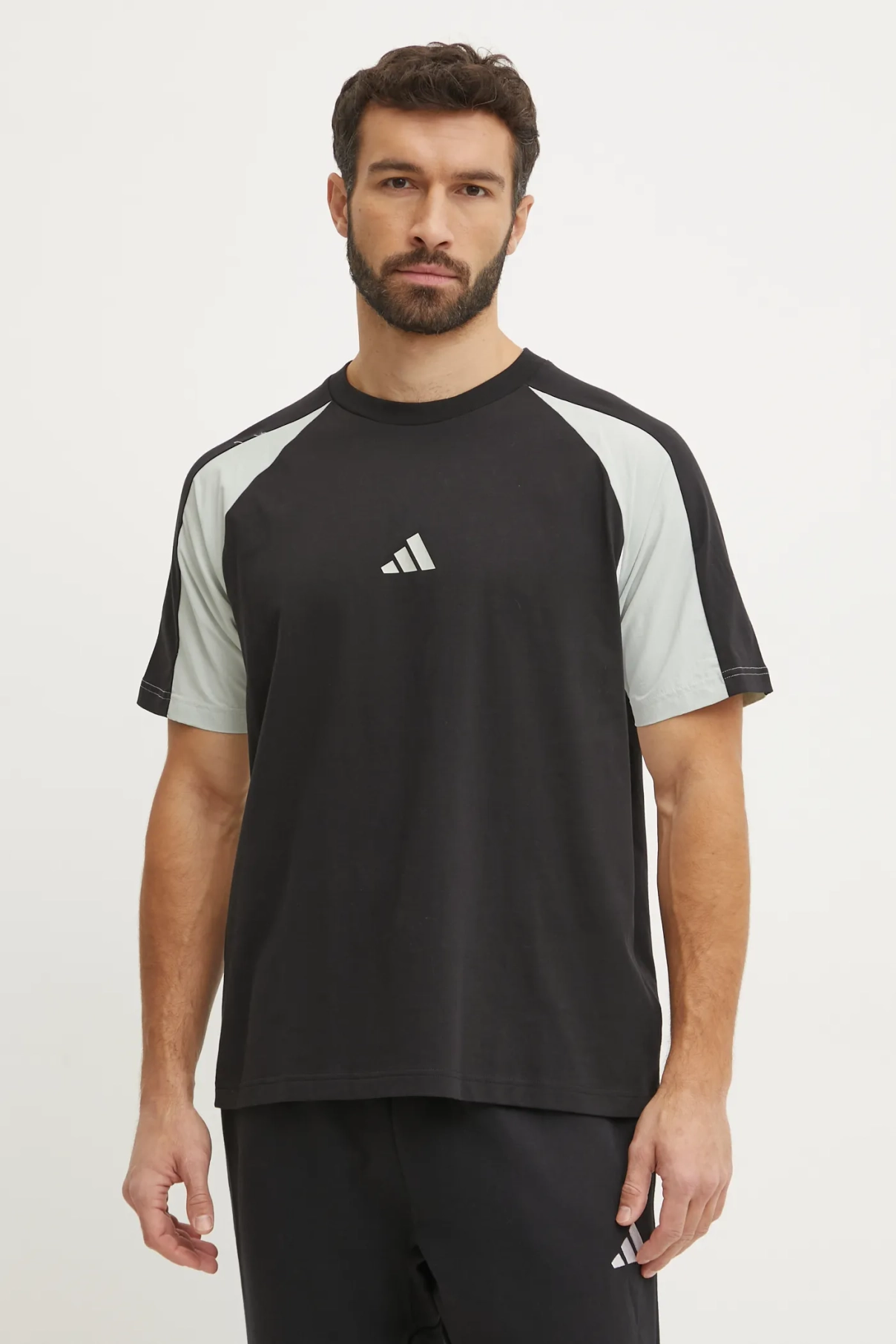 

Футболка Essential Colorblock adidas, черный