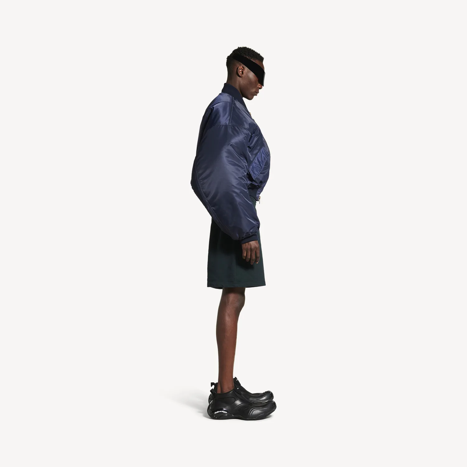 Мужские шорты Balenciaga с лентой и надписью Balenciaga на спине, в выцветшем черном/белом/красном цвете — фото 3
