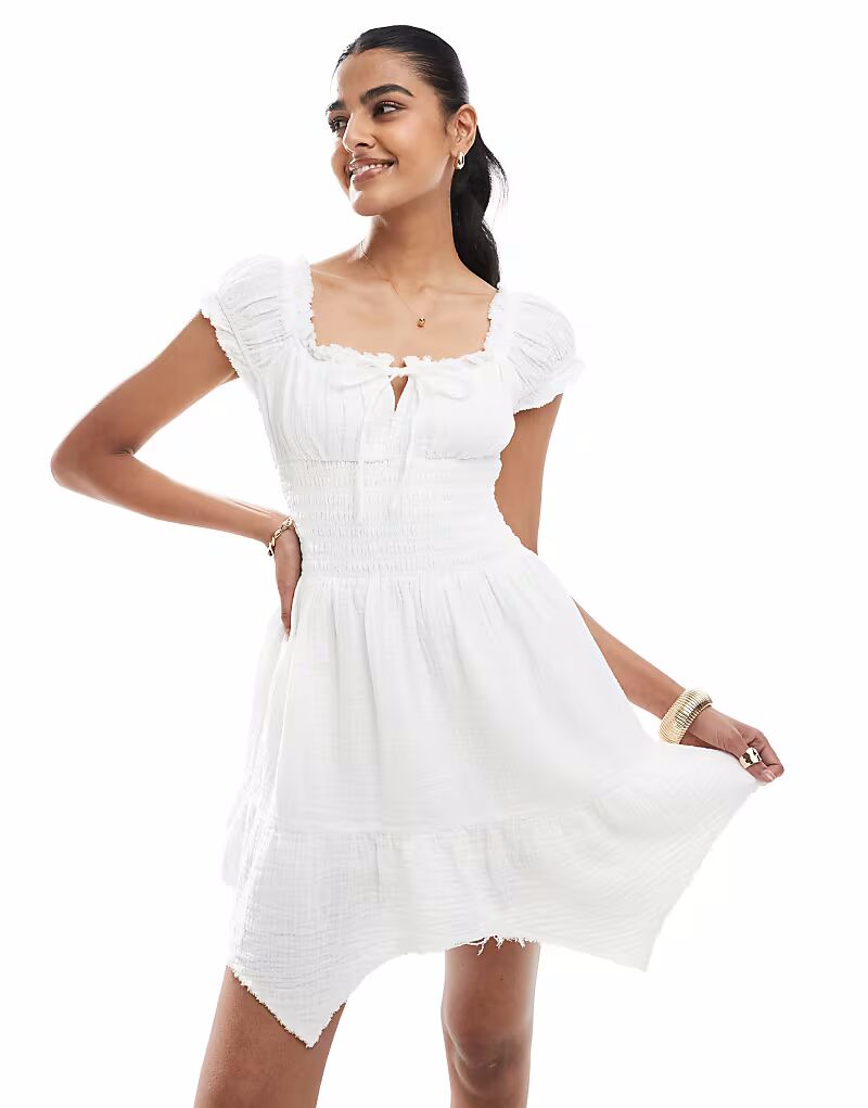 

Бежевое платье мини с присборками Bershka Milkmaid