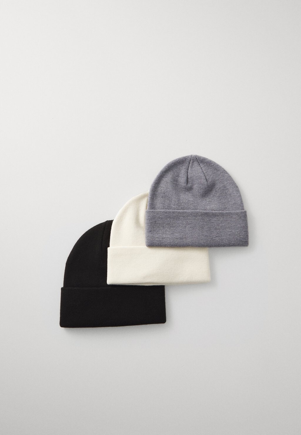 

Шапка UNISEX 3 PACK Pier One, черный