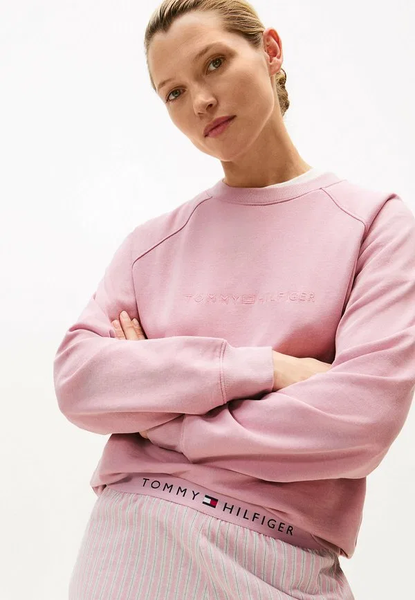Незаменимая домашняя пижамная футболка Tommy Hilfiger, Mystic Orchid — фото 4