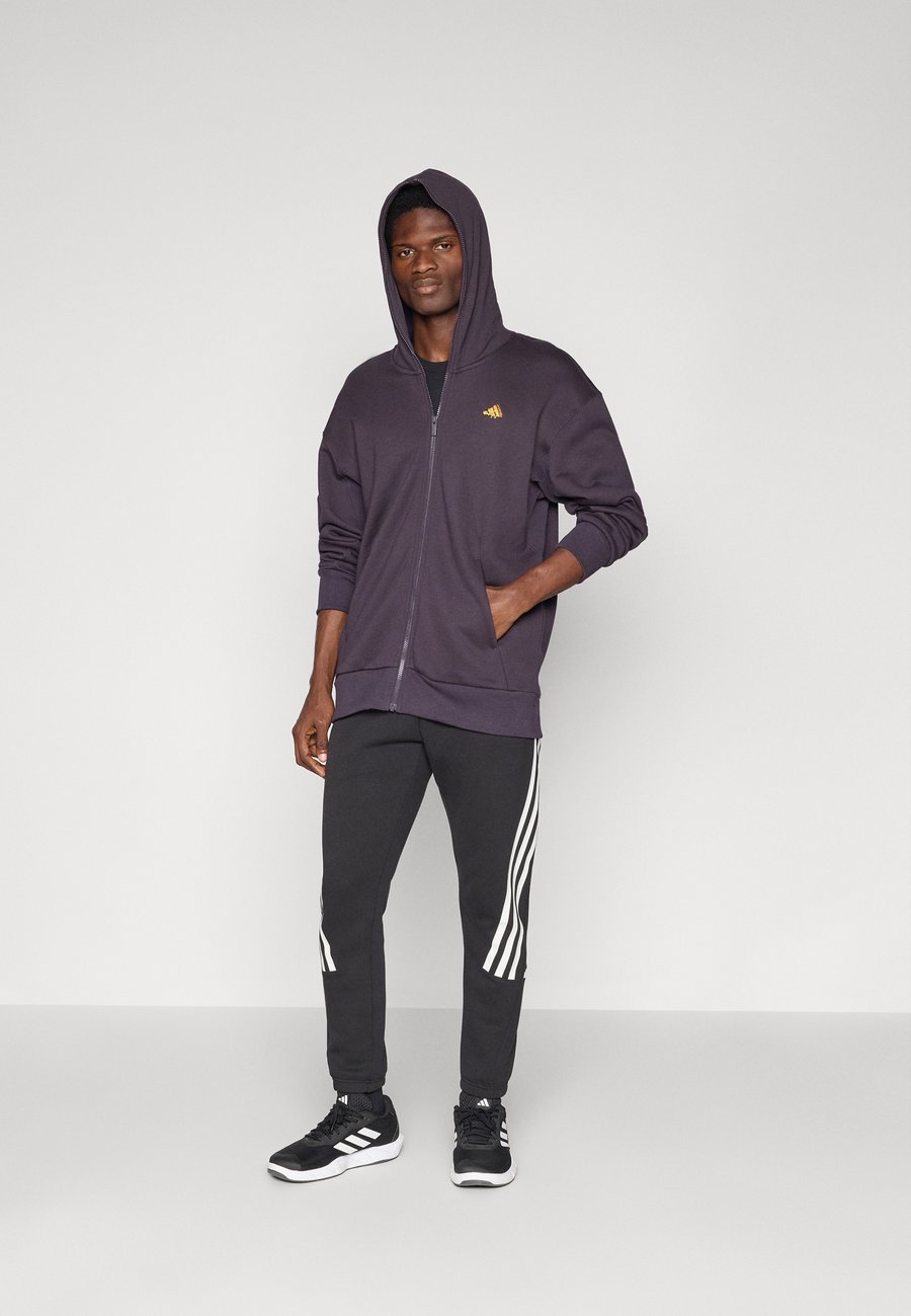 Худи Adidas Sportswear HOODIE, Aurora Black/Black — фото 2