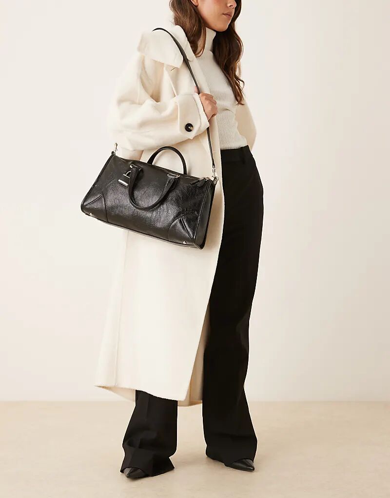 

Городская сумка с замком Mango черного цвета