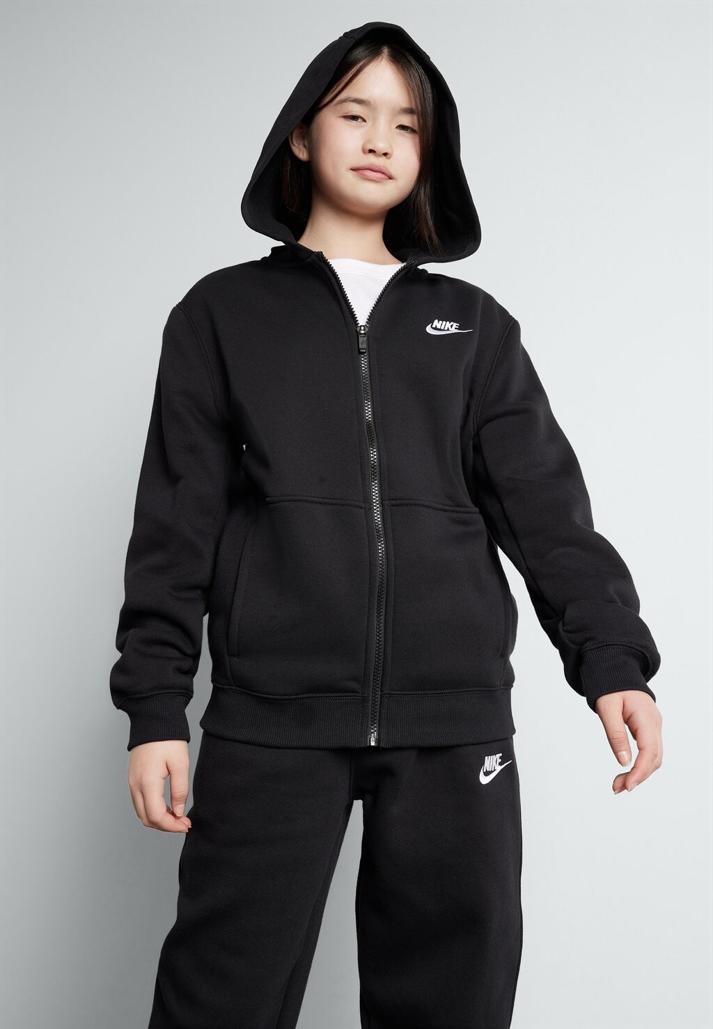 

Спортивный костюм CLUB TRACKSUIT UNISEX SET Nike Sportswear, цвет black/white