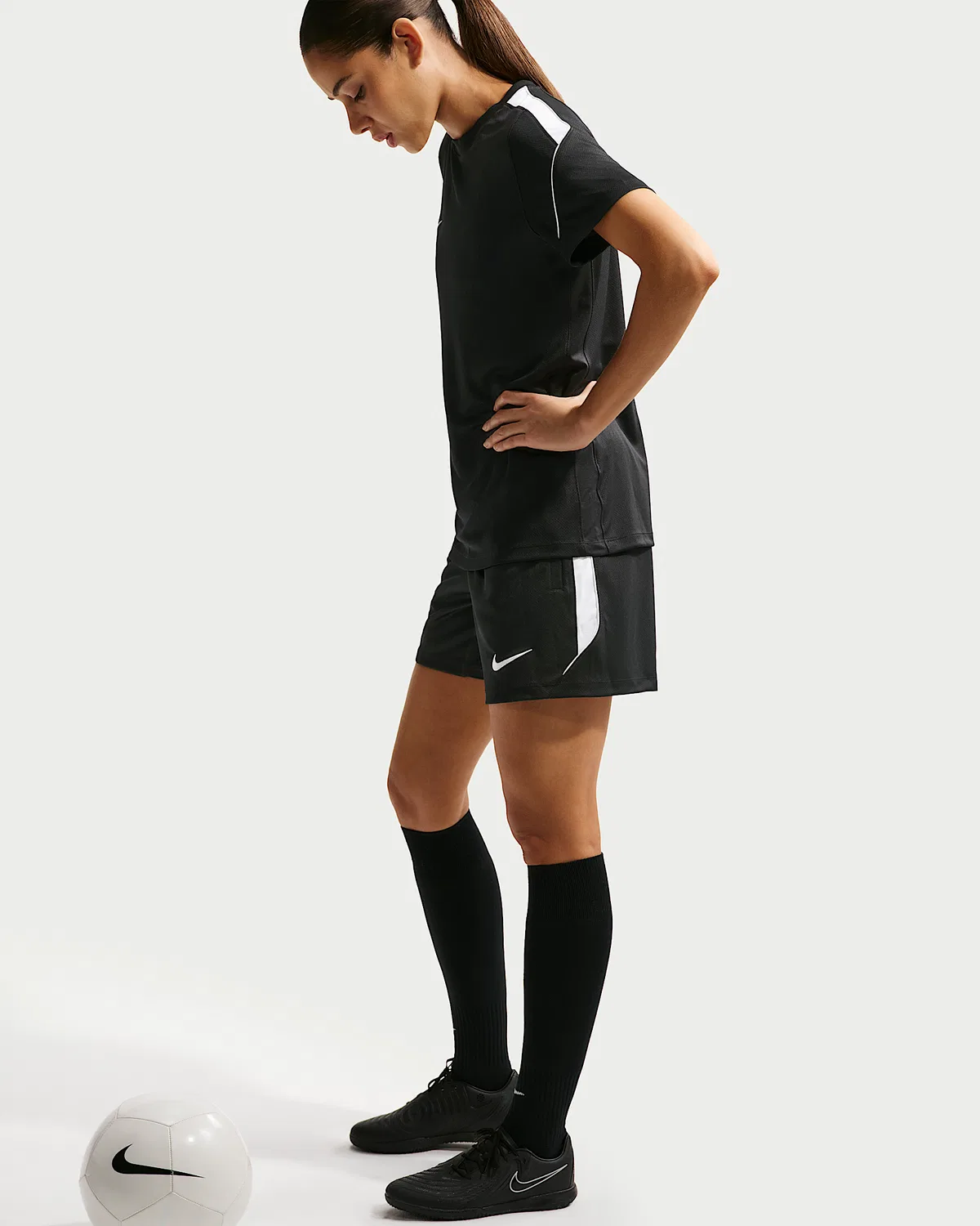 Женские футбольные шорты Nike Strike Dri-FIT, Black/White/White/White — фото 4
