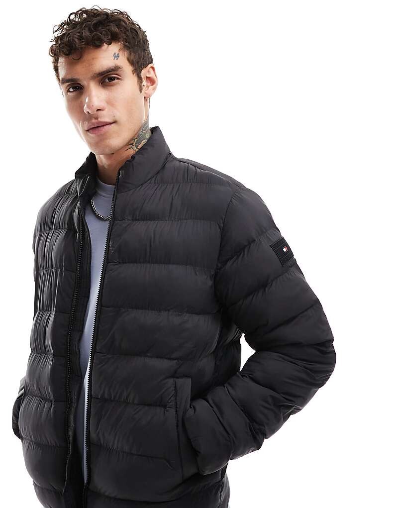 

Черная утепленная куртка Tommy Hilfiger