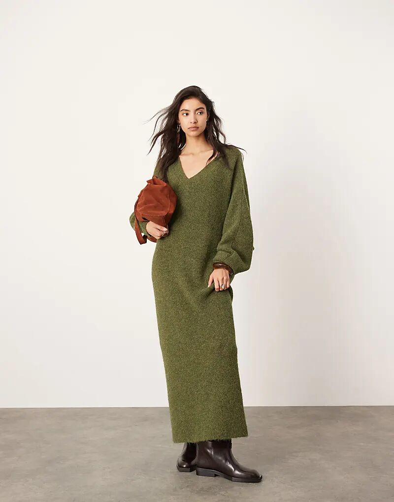 

Длинное трикотажное платье ASOS EDITION цвета хаки с V-образным вырезом