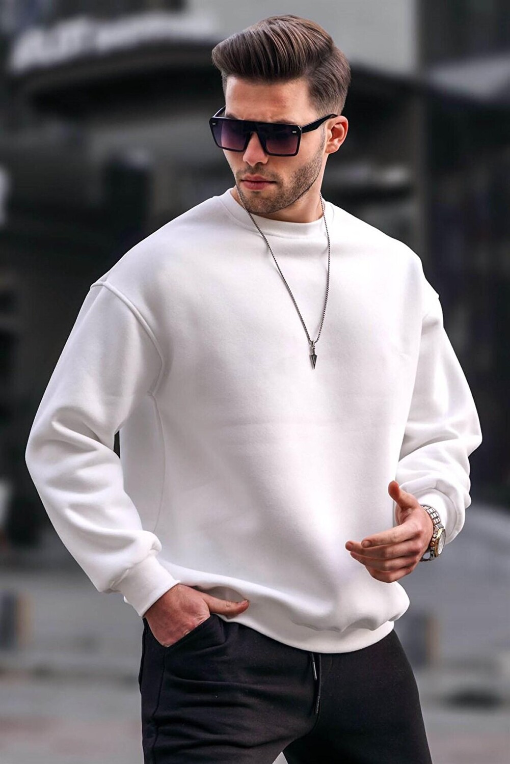 

Базовый мужской свитшот Oversize цвета экрю с круглым вырезом 6048 MADMEXT
