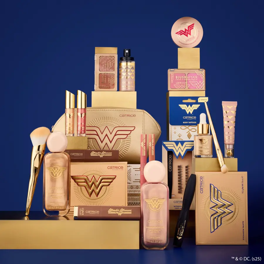 Блеск для губ Catrice Wonder Woman Shimmer Lip Glaze 010 Believe In Wonder — фото 3