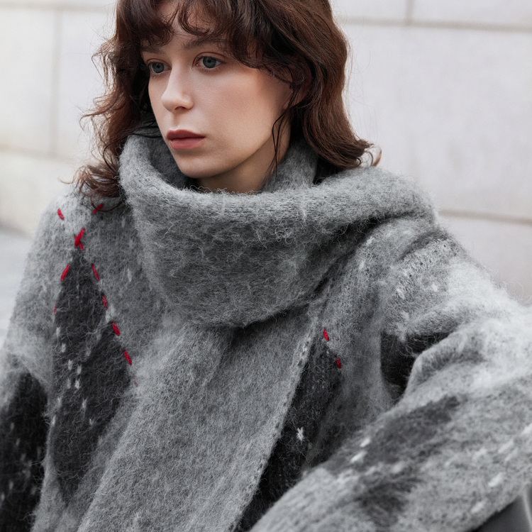 

ELLE Трикотажный свитер Women's Medium Gray с круглым вырезом