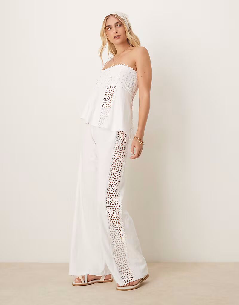 

Широкие брюки ASOS DESIGN с вязаной крючком вставкой кремового цвета