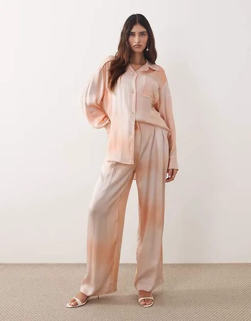 

Светло-оранжевые атласные широкие брюки ARRANGE