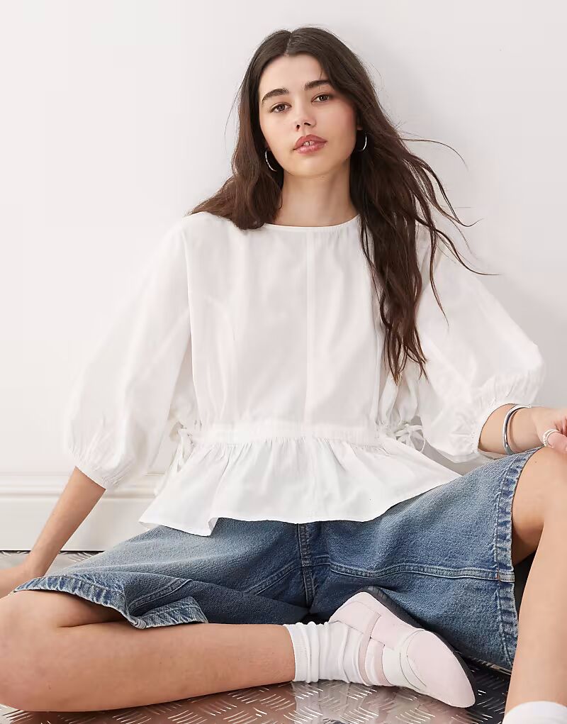 

Топ COLLUSION side channel smock top in white