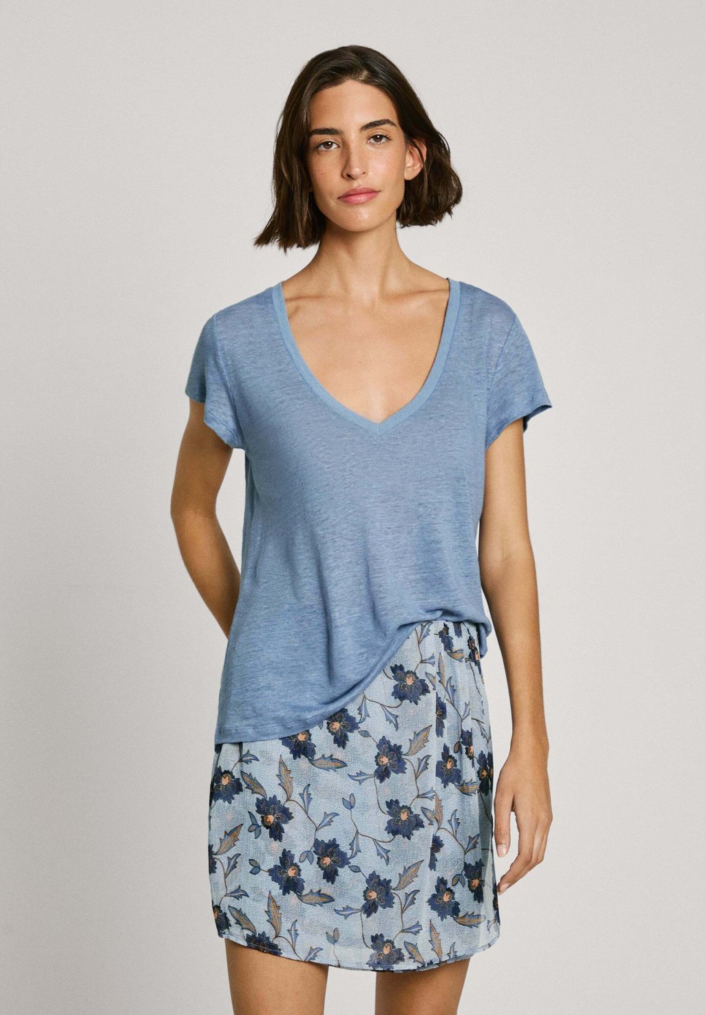 

Базовая футболка MEGAN V-NECK Pepe Jeans, синий