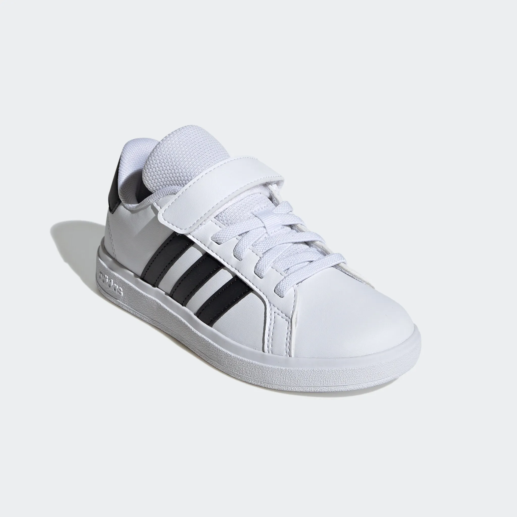 

Кроссовки adidas Sportswear «GRAND COURT 2.0 KIDS», дизайн по стопам суперзвезды Adidas, цвет Cloud White / Core Black / Cloud White