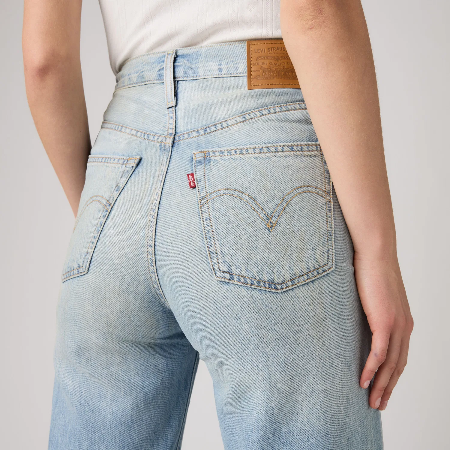 Женские джинсы с широкими штанинами и ребристой текстурой Levi's, Medium Wash — фото 3