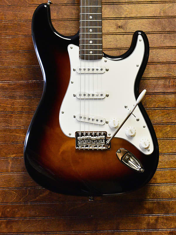 

Электрогитара SQUIER CLASSIC VIBE 60'S STRATOCASTER 3 TONE SUNBURST