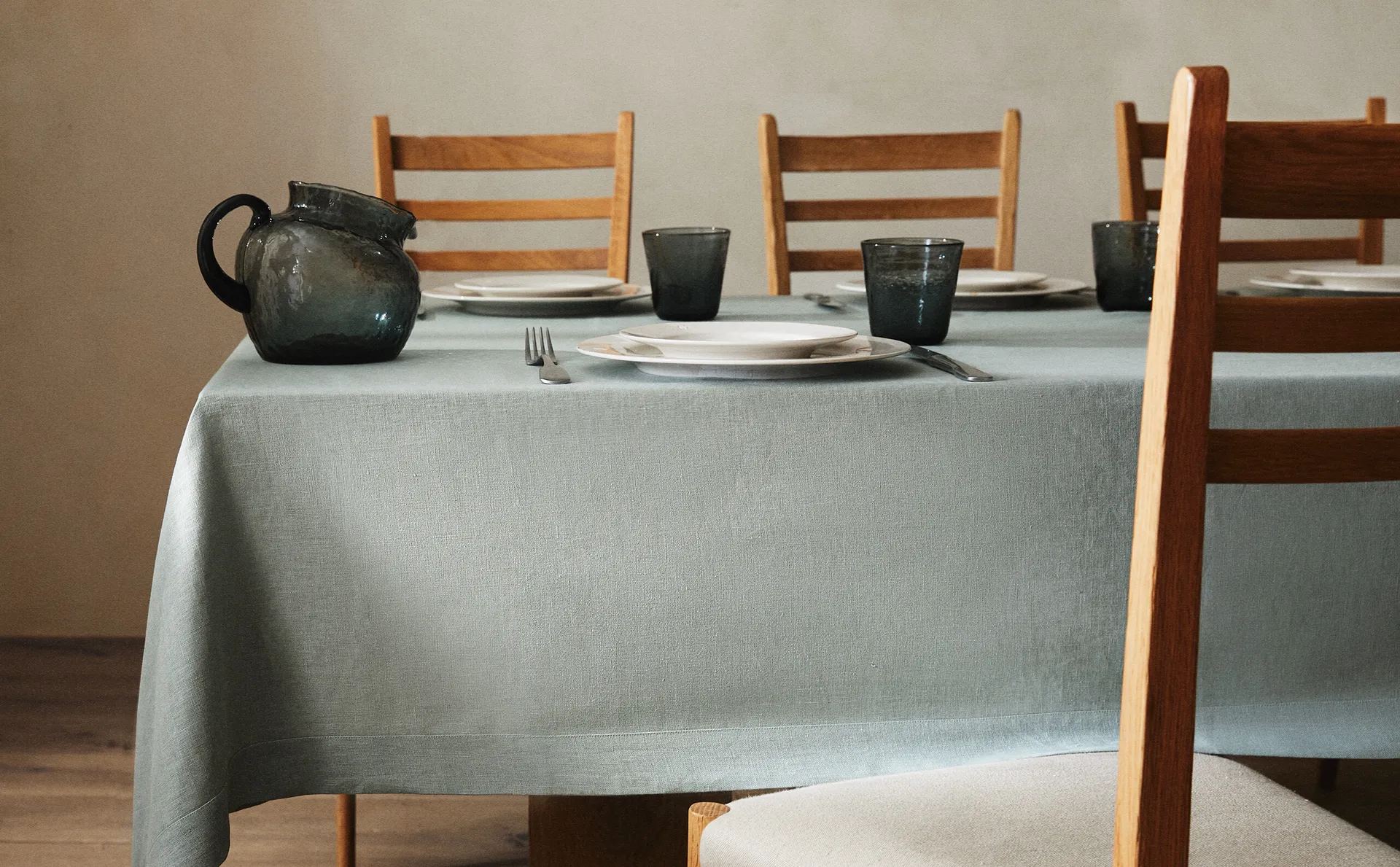 

Базовая льняная скатерть Zara Home, хаки