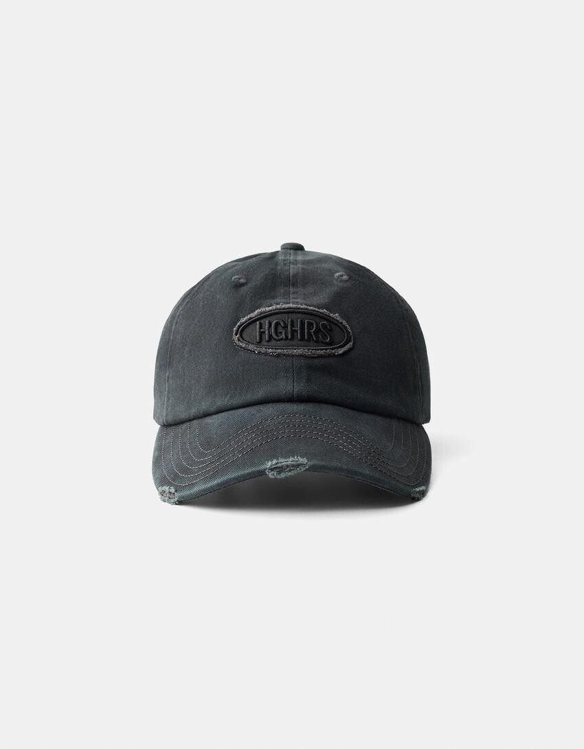 

Кепка с нашивкой Bershka, черный