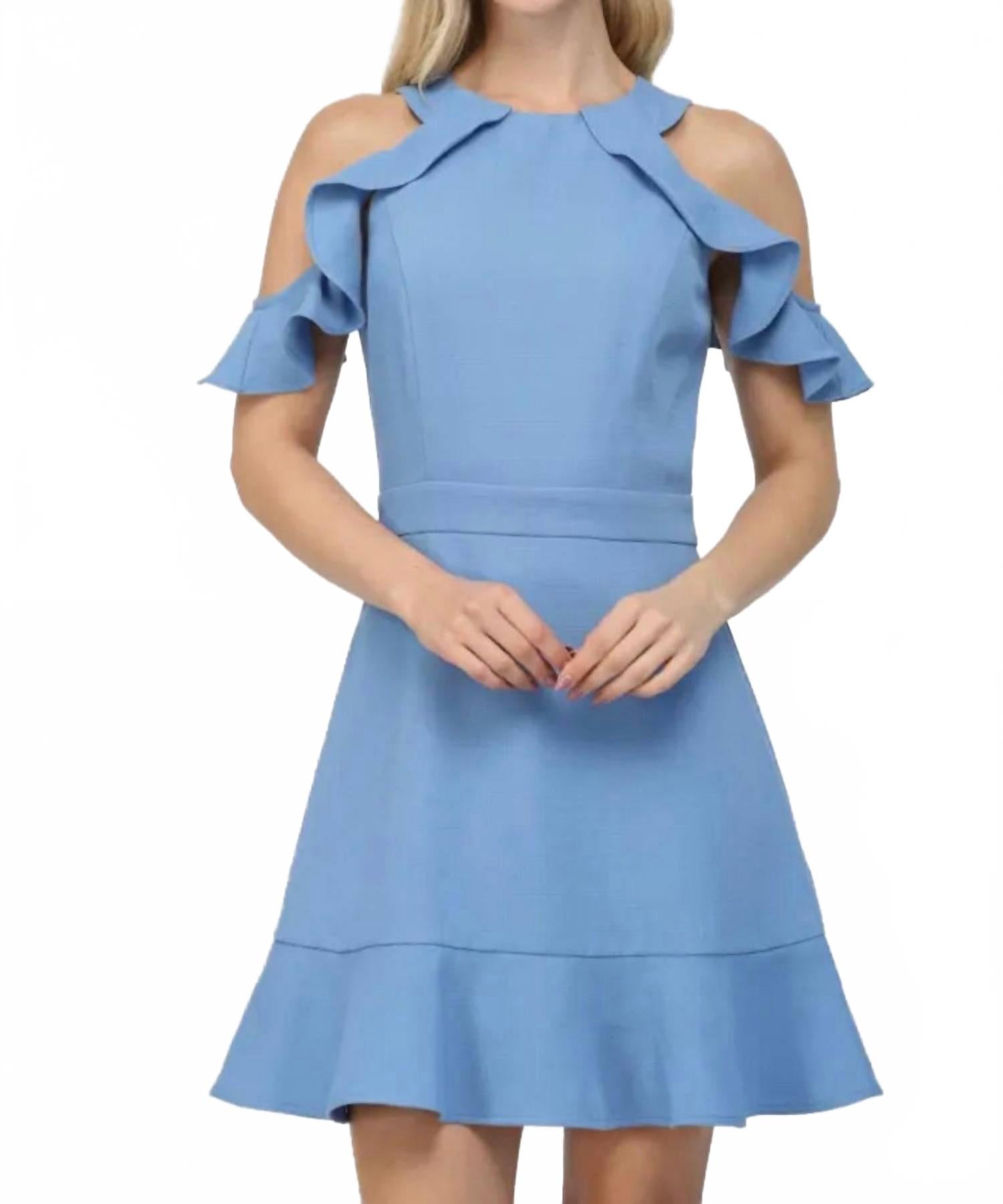 

Голубое мини-платье с открытыми плечами и оборками на рукавах FATE