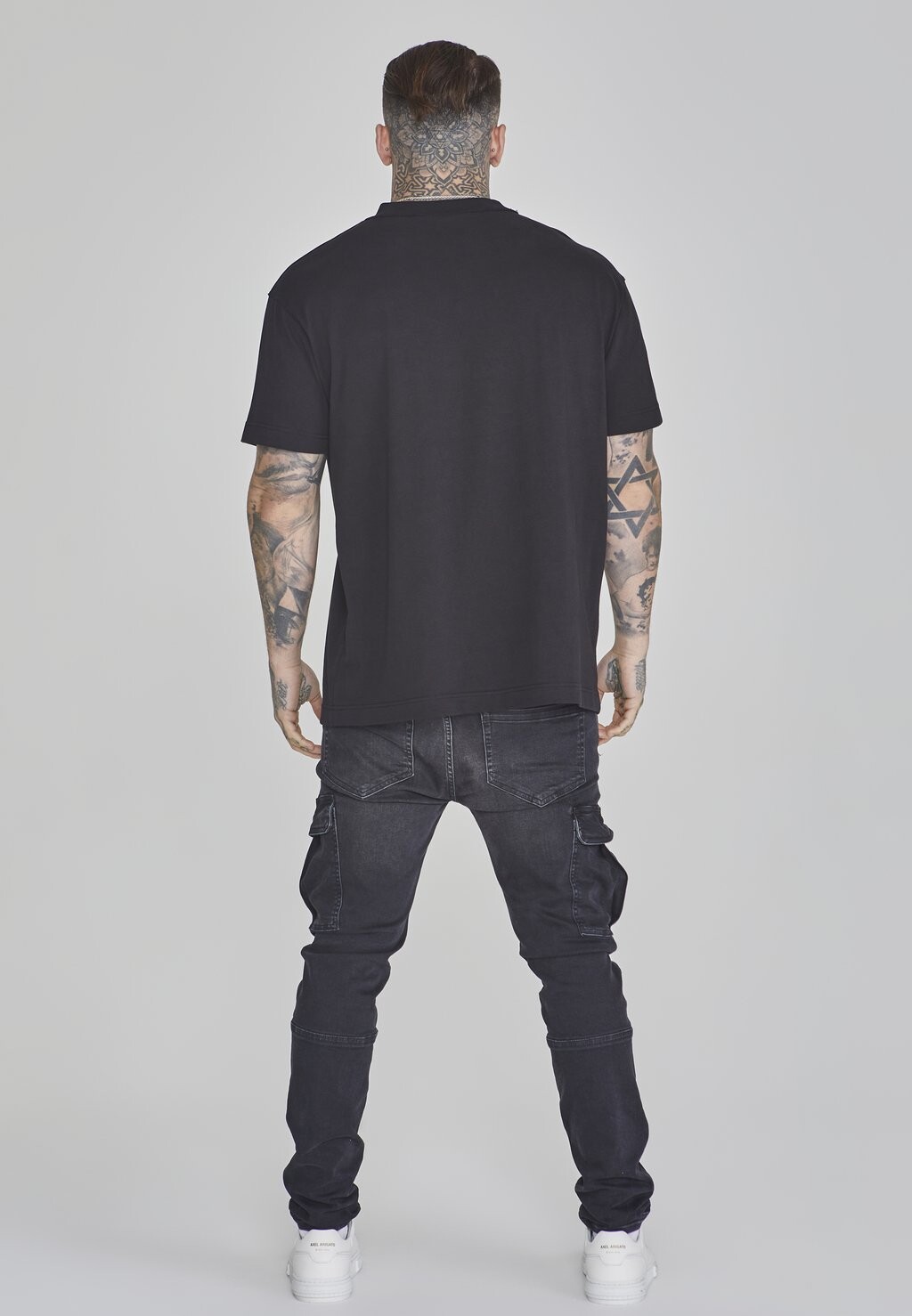 

Базовая футболка SIKSILK, черная