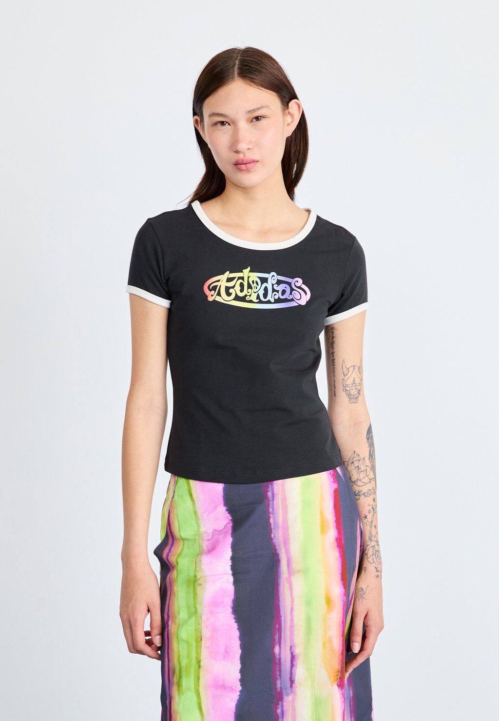 

Футболка с принтом SLIM TEE Adidas Originals, черный