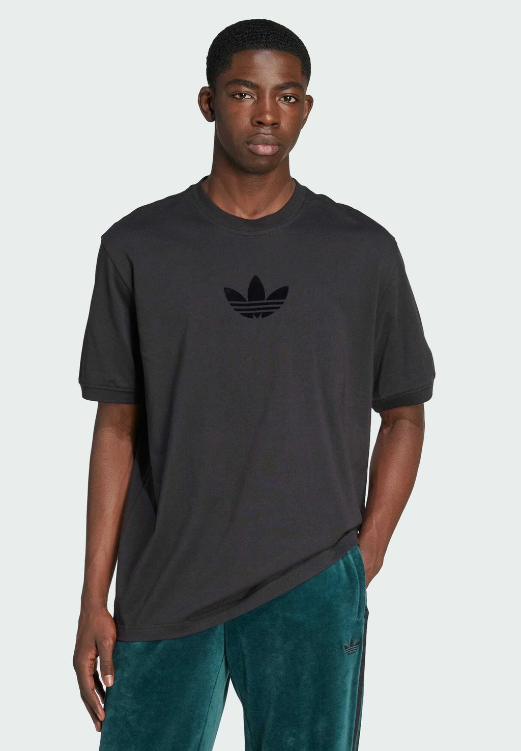 

Футболка с принтом Adidas Originals, черный