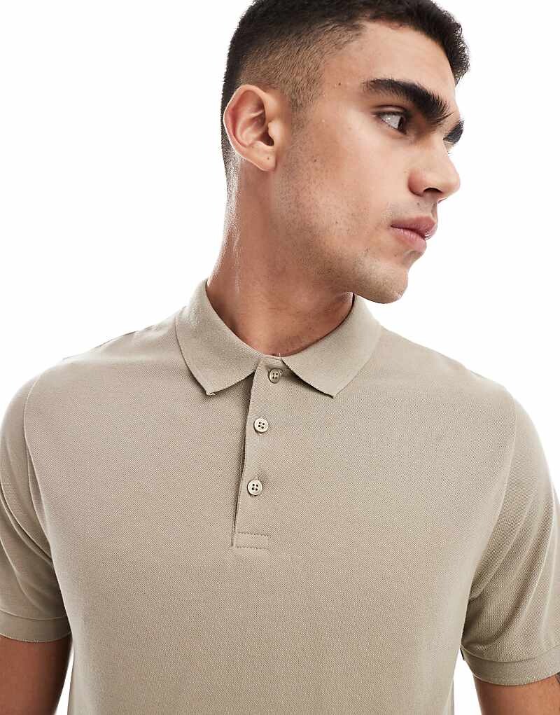 

ASOS DESIGN – рубашка-поло из пике каменно-бежевого цвета