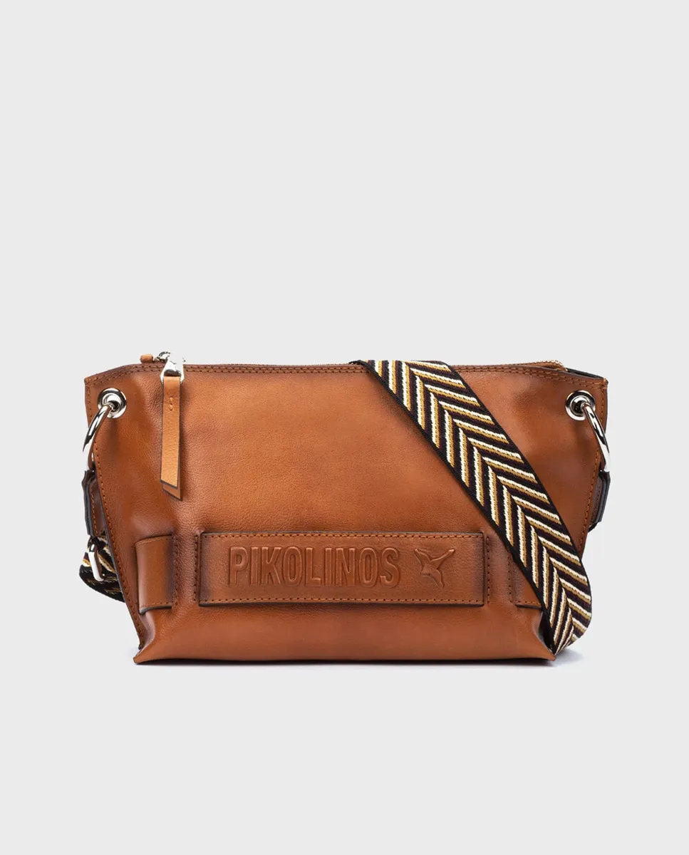 

Женская коричневая кожаная сумка через плечо с регулируемой двухцветной ручкой Pikolinos