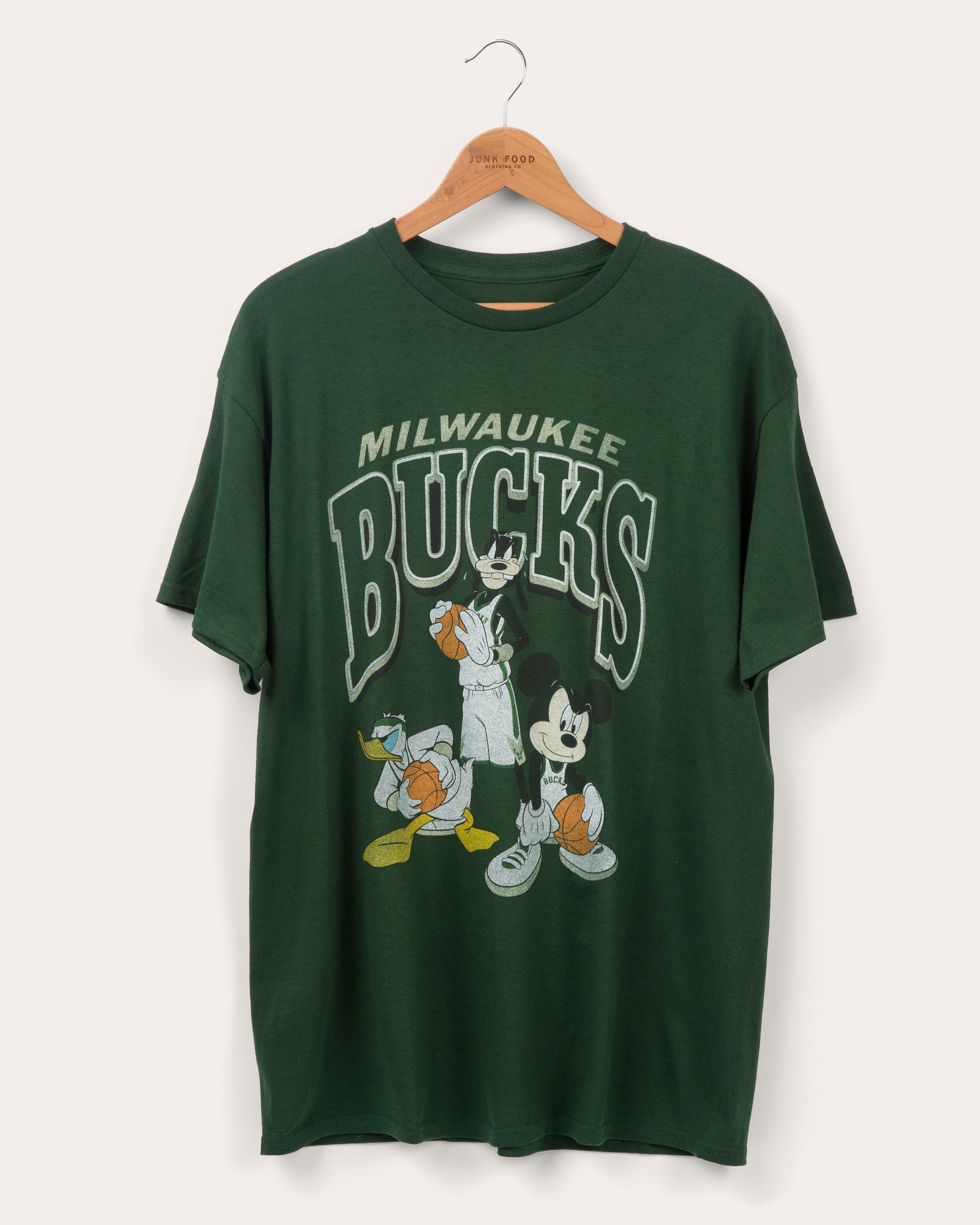 

ФУТБОЛКА УНИСЕКС Bucks Team MICKEY SQUAD Junk Food Clothing, цвет forest
