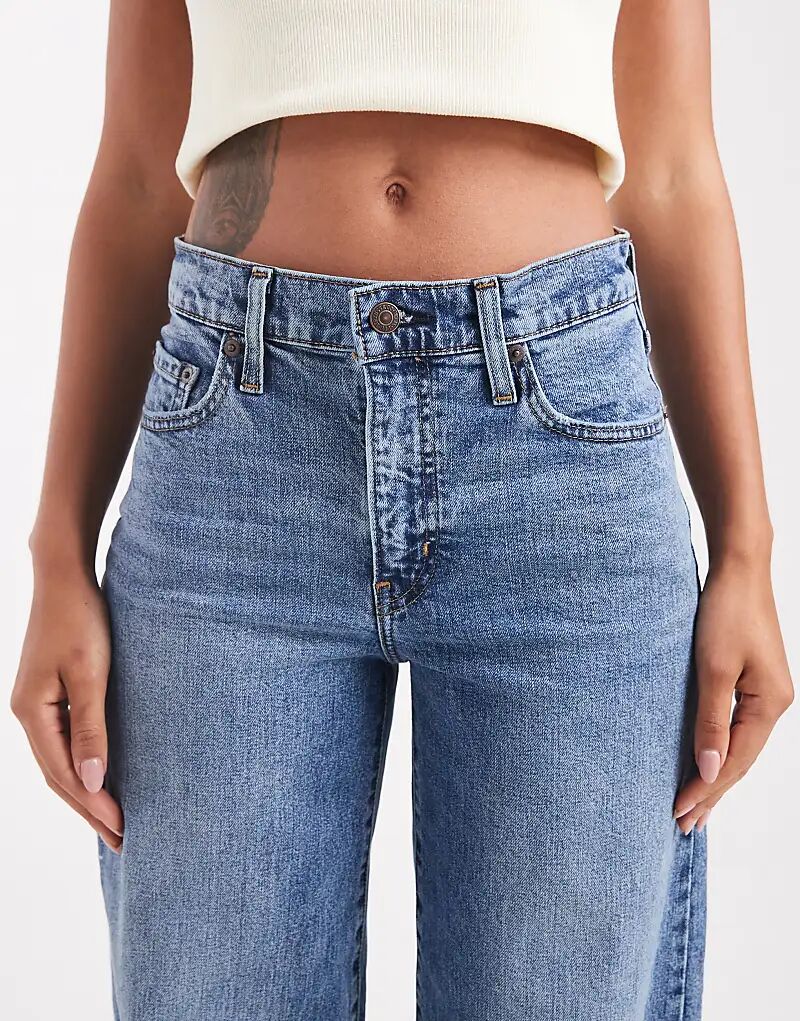Джинсы Levi's 728 с высокой посадкой и широкими штанинами, средне-синего цвета — фото 4